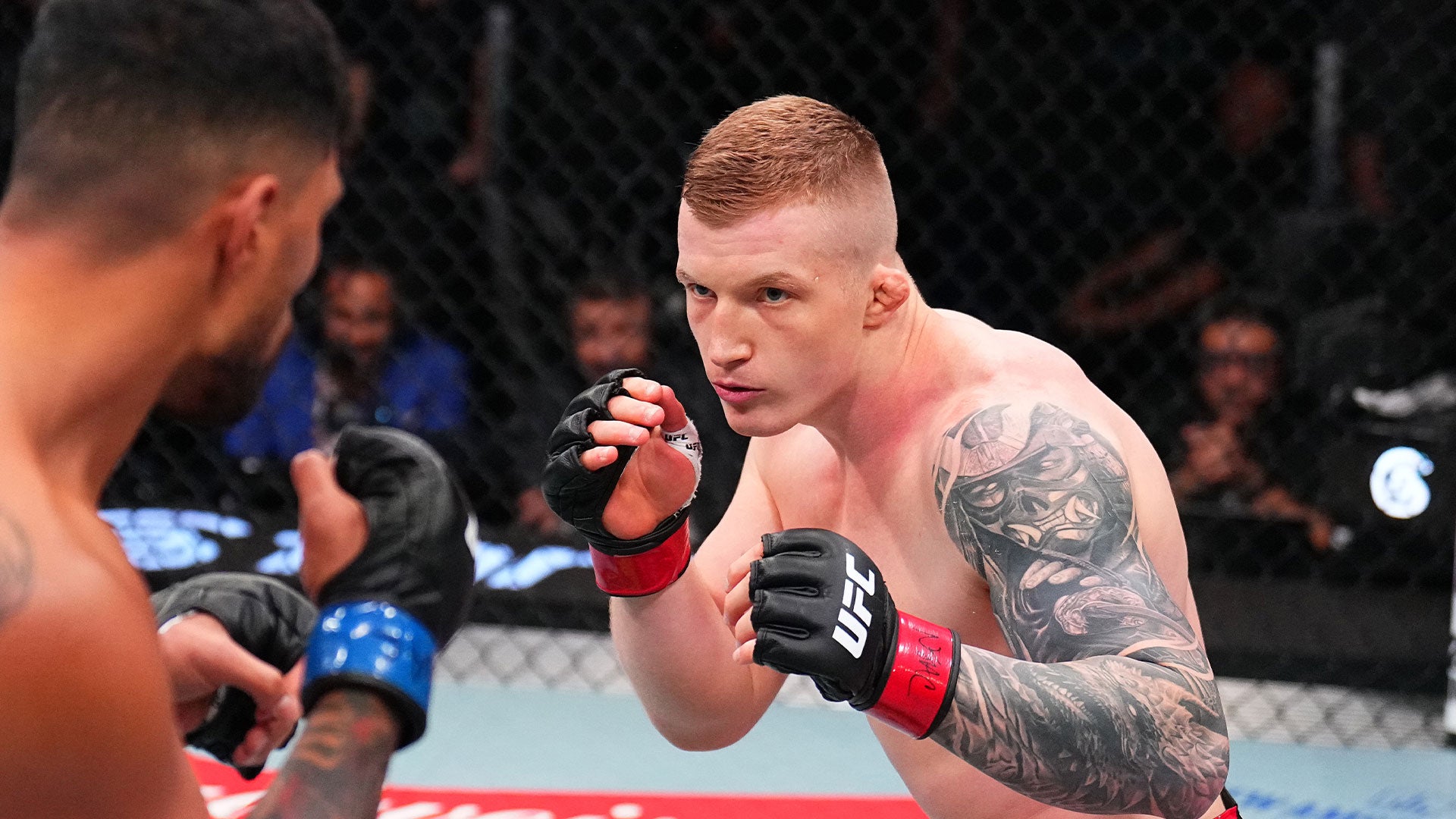 Iwo Baraniewski podczas walki w oktagonie UFC