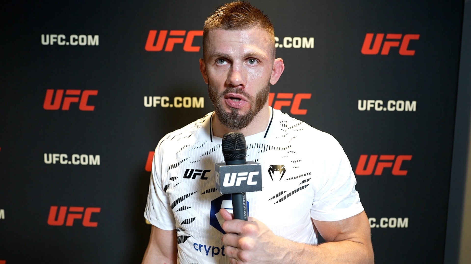 Robert Bryczek po zwycięskiej walce na gali UFC w Paryżu